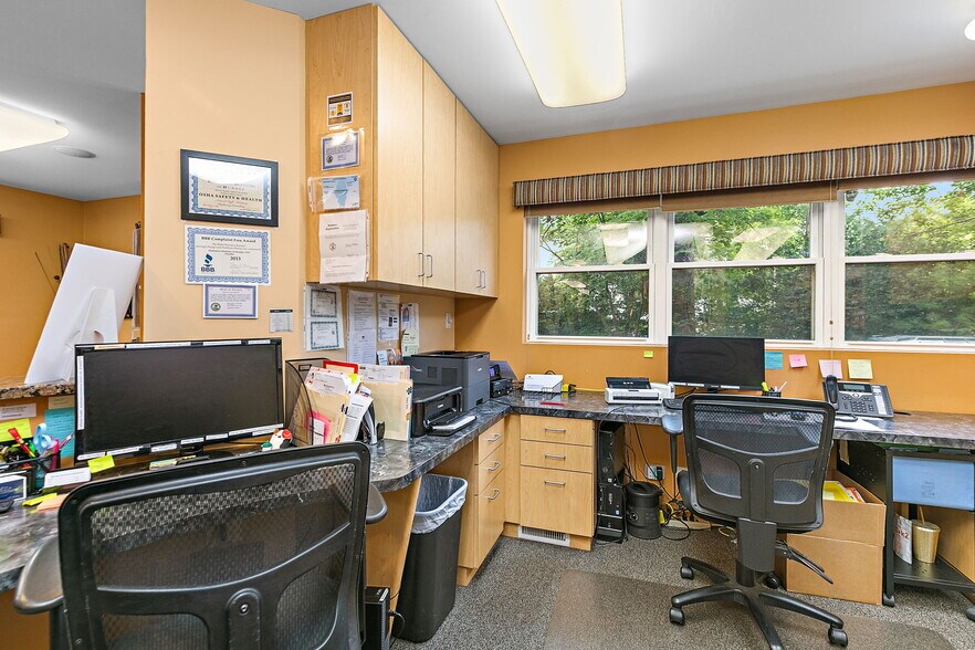 More Photos Of 712 W Main St, West Dundee Medical For Sale