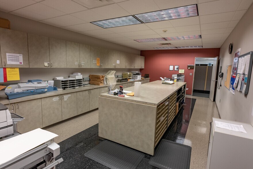 More Photos Of 320 Bilmar Dr, Pittsburgh Office For Sale