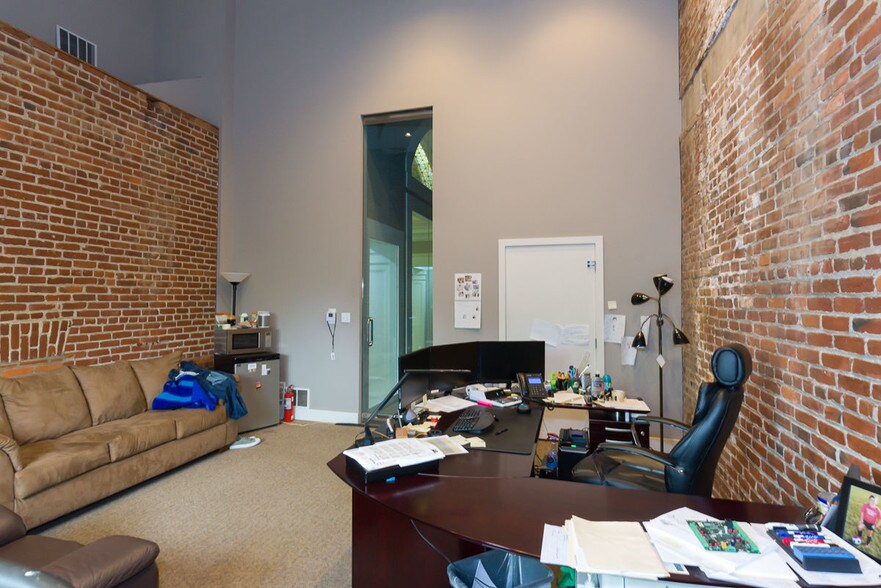 More Photos Of 871 N Park St, Columbus Office For Sale