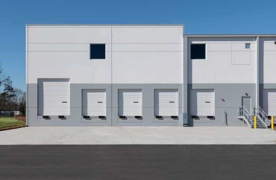 More Photos Of 7776 Jonesboro Rd, Jonesboro Unknown For Lease