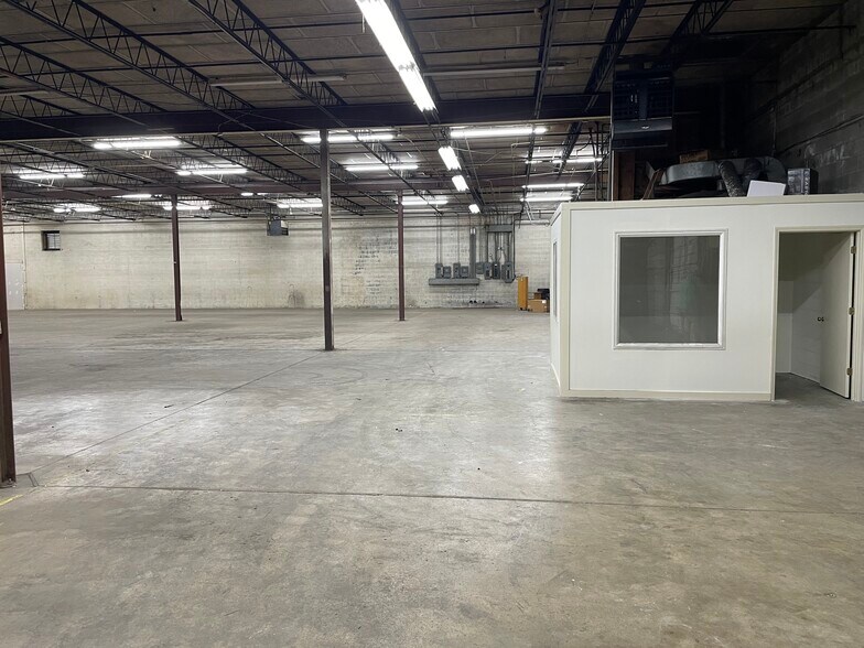 More Photos Of 132-144 Industrial Ave, Greensboro Warehouse For Lease