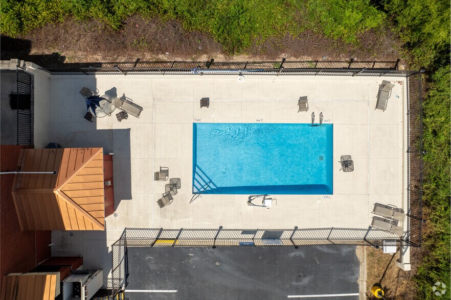 More Photos Of 215 Commerce Blvd, Midway Hotel For Sale