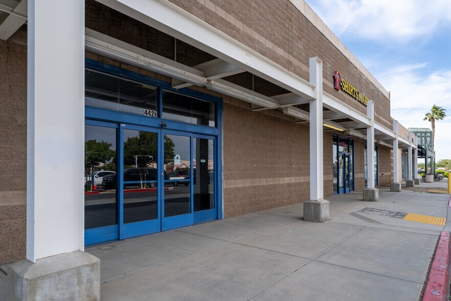 More Photos Of 330 W Rancho Vista Blvd, Palmdale Unknown For Lease