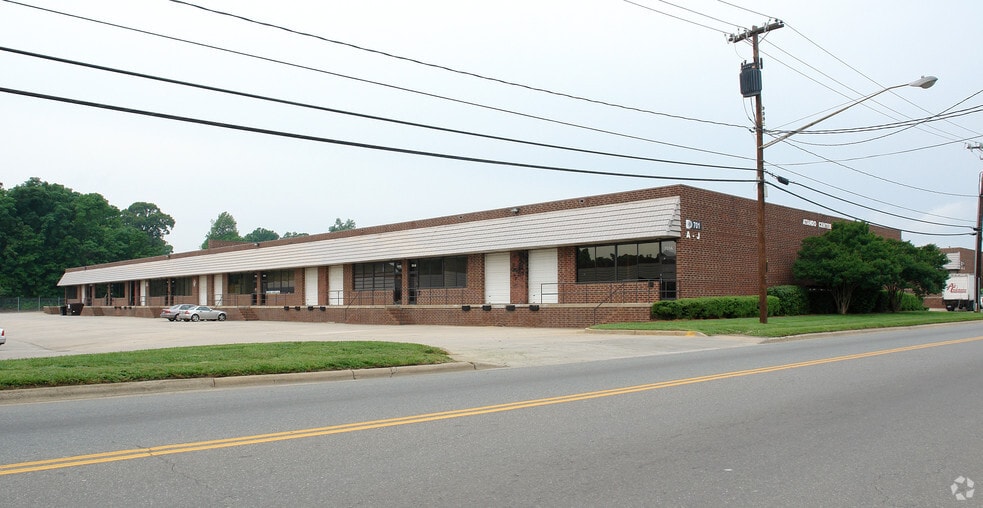 More Photos Of 701 Atando Ave, Charlotte Showroom For Lease
