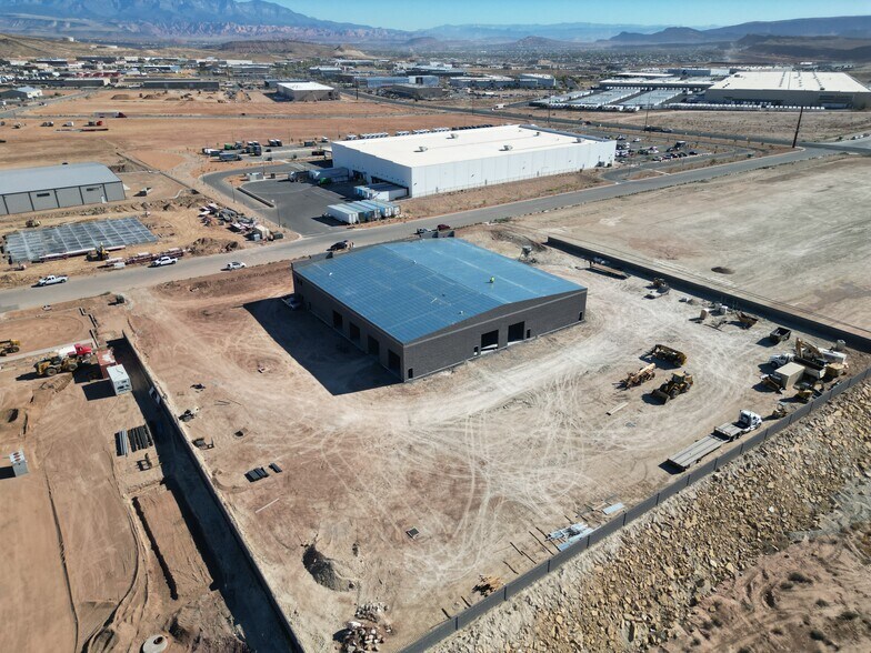 More Photos Of 812 E Benchmark Dr, St George Industrial For Sale