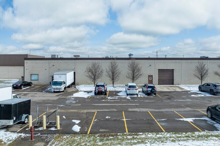 More Photos Of 23800 Research Dr, Farmington Hills Manufacturing For Lease