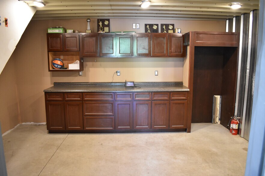 More Photos Of 135 Howard Rd, Fulton Industrial For Sale