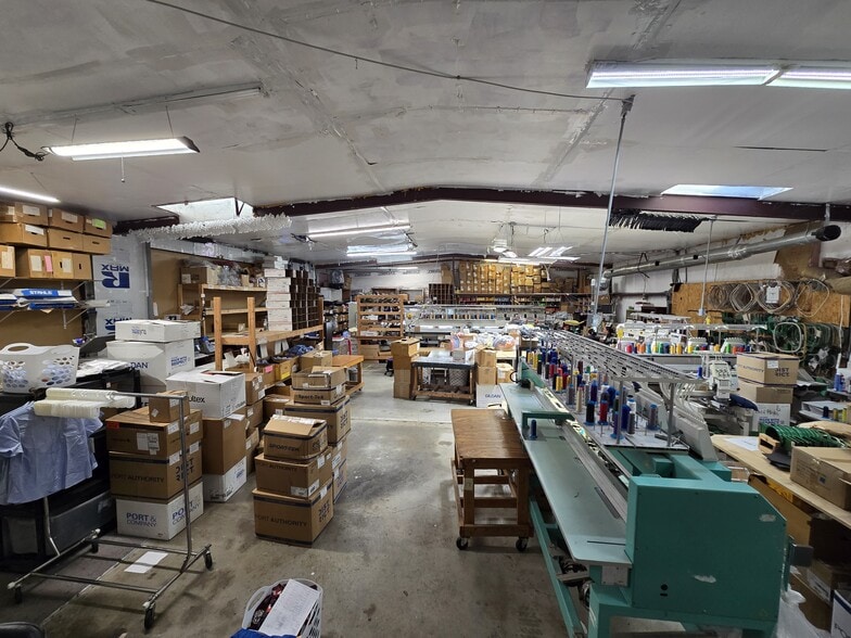 More Photos Of 5943 Posey Ln, Haltom City Manufacturing For Sale
