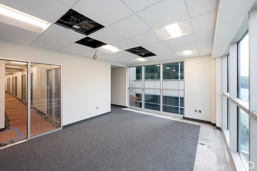 More Photos Of 1051 Franklin Ave, Garden City Office For Sale
