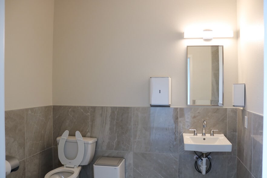 More Photos Of 20271 Stone Oak Pkwy, San Antonio Skilled Nursing Facility For Sale