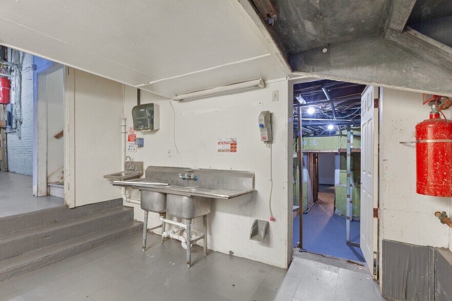 More Photos Of 194-198 Main St, Emmaus Restaurant For Sale