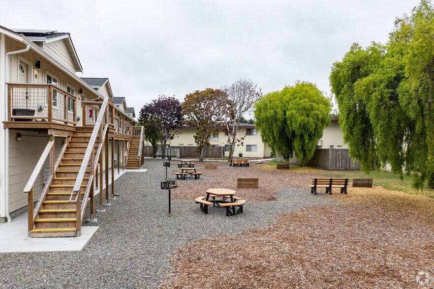 More Photos Of 2351 Westwood Ct, Arcata Apartments For Sale