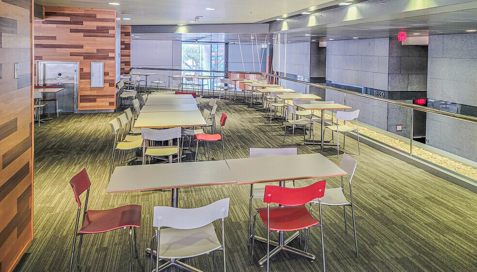 More Photos Of 301 W Bay St, Jacksonville Office For Lease