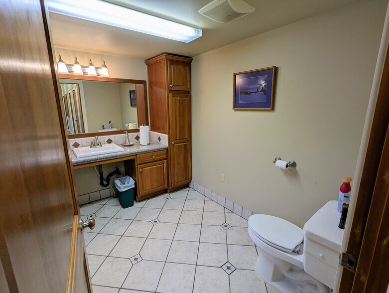 More Photos Of 1910 Island Ave, La Grande Office Residential For Lease