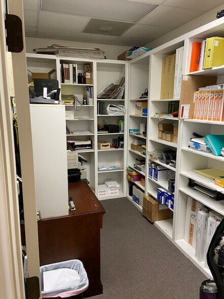 More Photos Of 8825 Eastex Fwy, Beaumont Warehouse For Lease