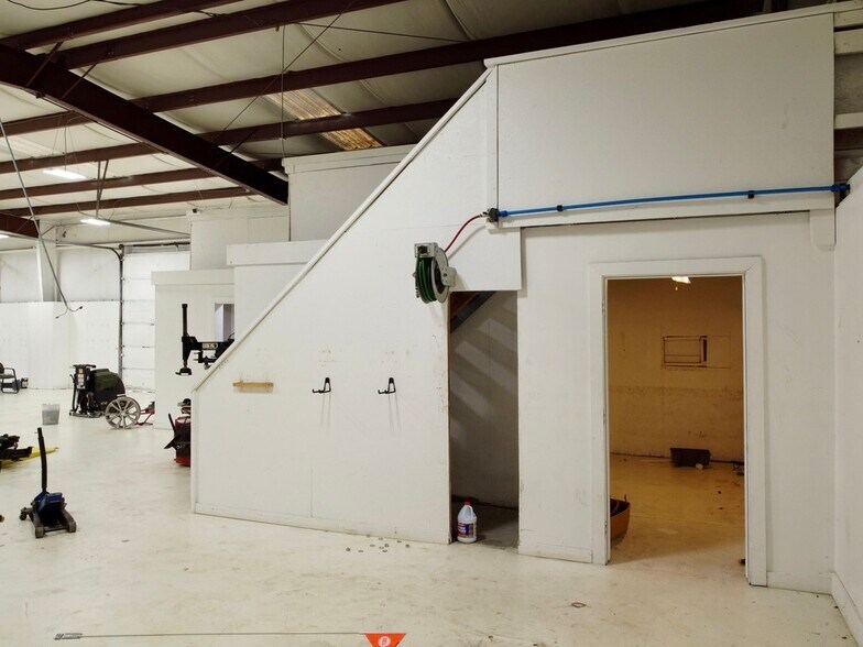 More Photos Of 2380 Rockaway Industrial Blvd, Conyers Light Distribution For Lease