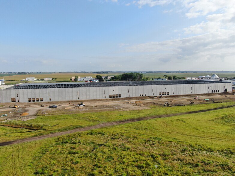 More Photos Of 8730 Northwest Blvd, Davenport Unknown For Lease