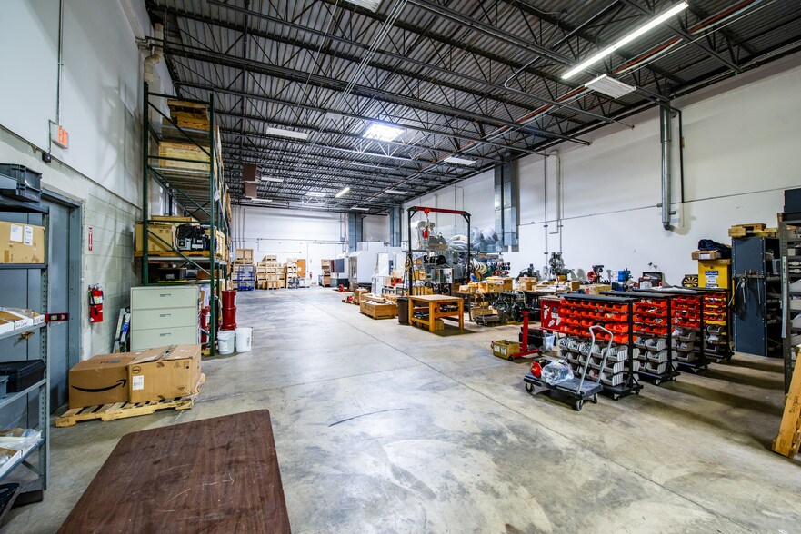 More Photos Of 400-444 E State Pky, Schaumburg Light Distribution For Lease