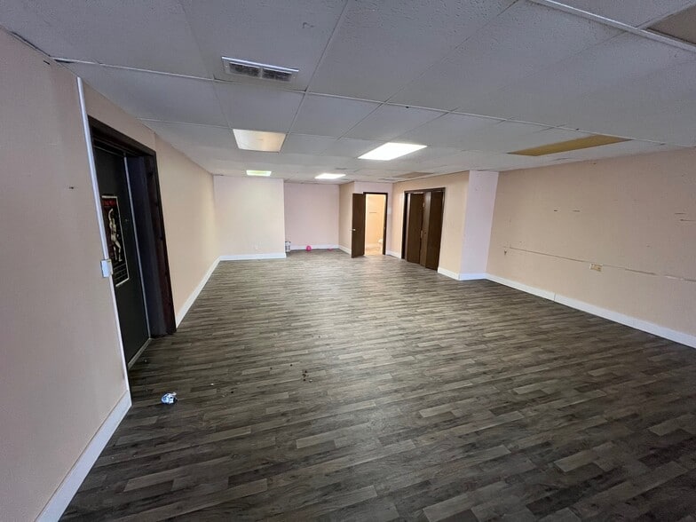 More Photos Of 440-448 S Main St, Englewood Unknown For Lease