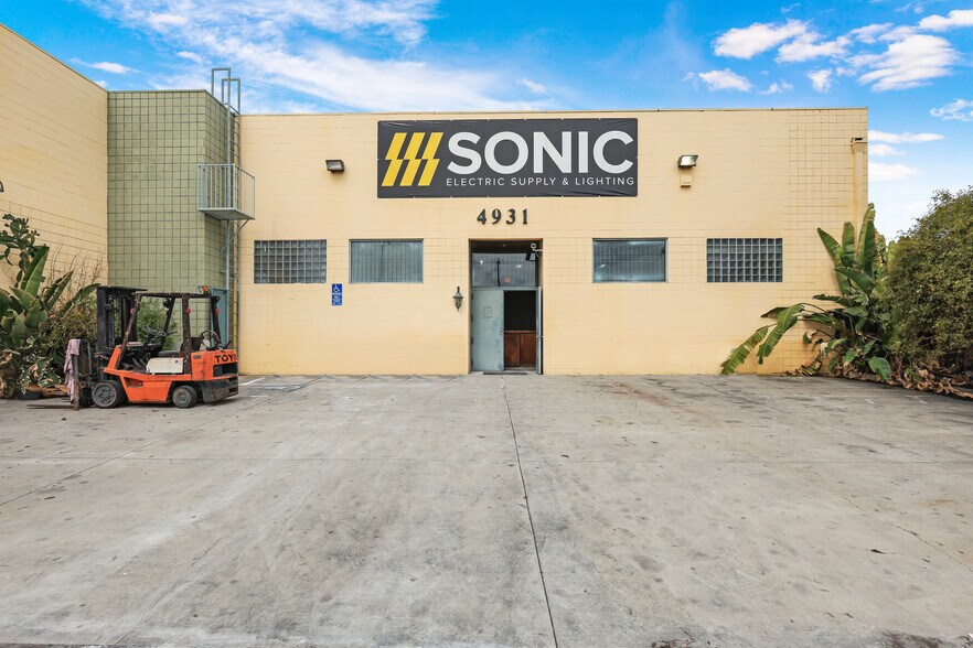 More Photos Of 4931 Venice Blvd, Los Angeles Storefront For Lease