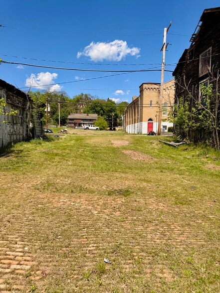More Photos Of 1337 Montier St, Pittsburgh Flex For Sale