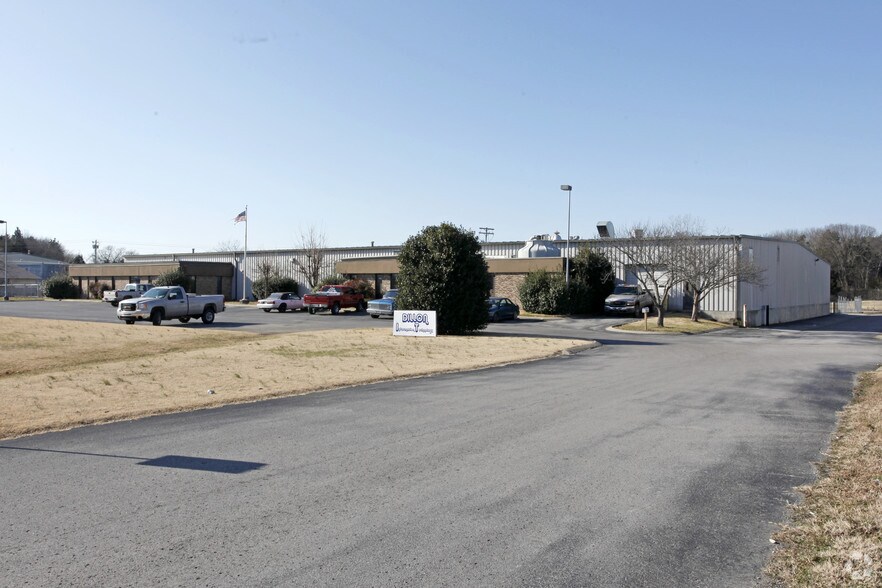 More Photos Of 314 Babb Dr, Lebanon Distribution For Sale