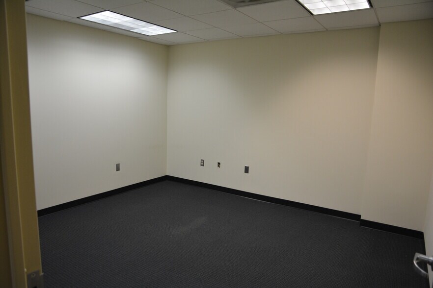 More Photos Of 438 N Frederick Ave, Gaithersburg Medical For Sale