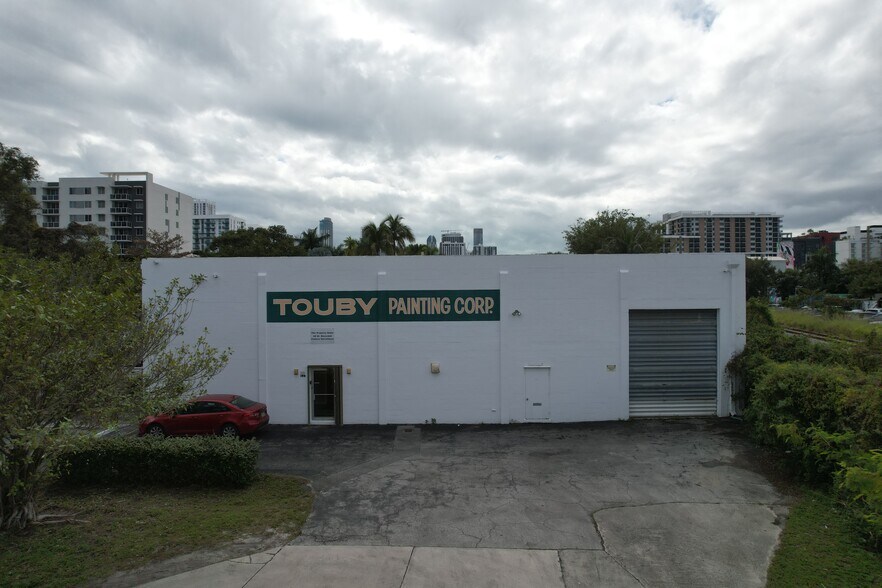 More Photos Of 100 NE 26th St, Miami Warehouse For Sale