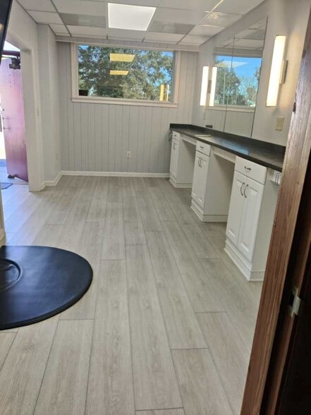 More Photos Of 1417 Barnwell St, Columbia Storefront Retail Office For Lease