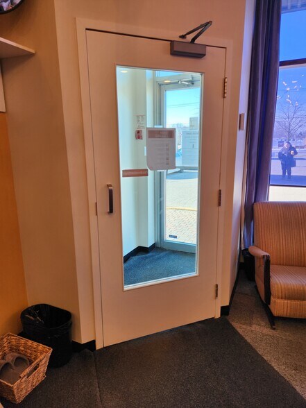 More Photos Of 135 Av 25e, St-Eustache Storefront For Lease