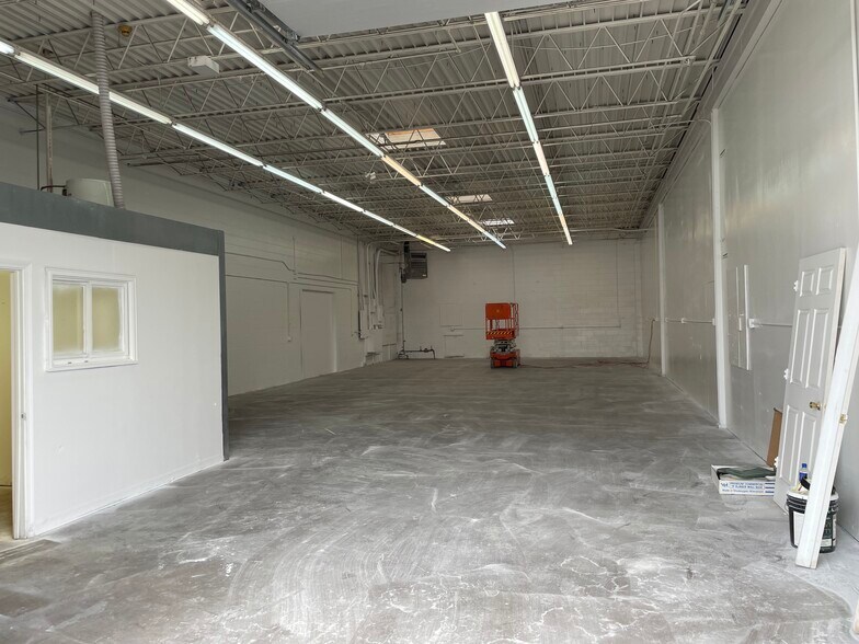 More Photos Of 1209 W County Road E W, Saint Paul Industrial For Lease