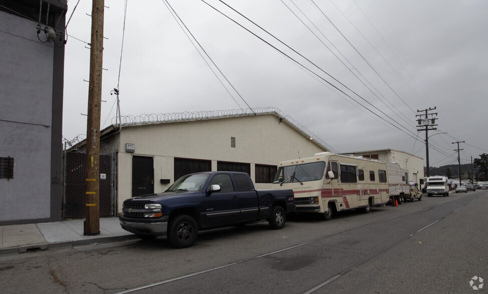 More Photos Of 1429-1449 105th Ave, Oakland Warehouse For Sale