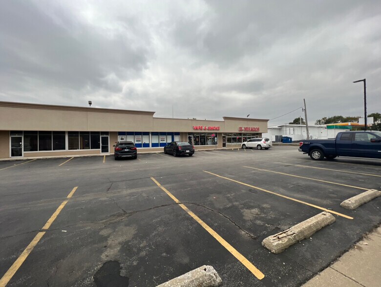 More Photos Of 35-101 E Fullerton Ave, Addison Unknown For Sale