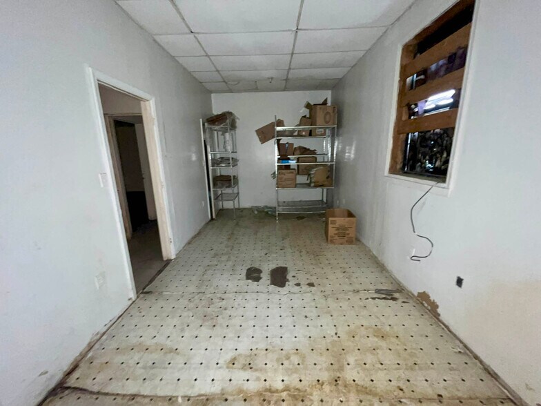 More Photos Of 6705 Holabird Ave, Dundalk Storefront For Sale