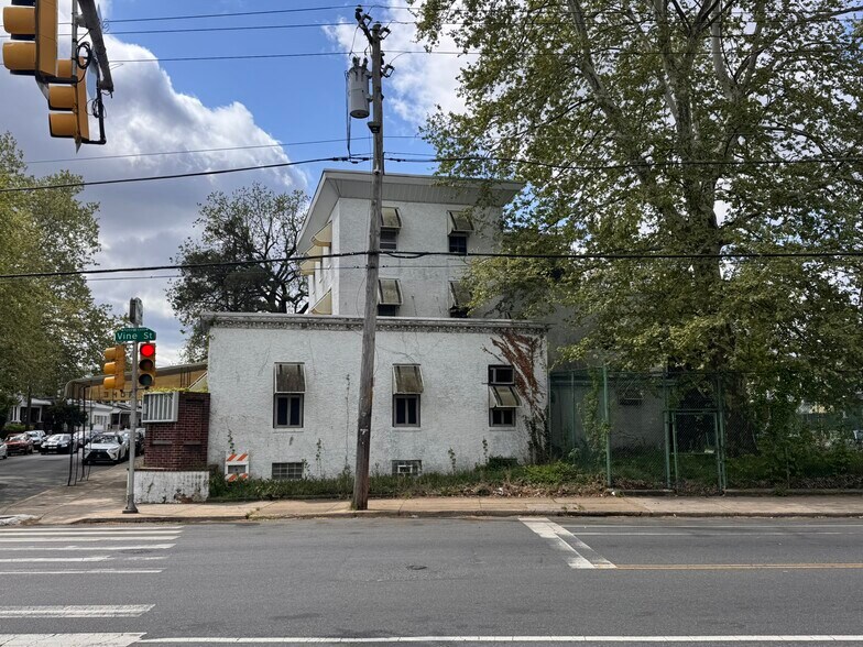 More Photos Of 238 N 53rd St, Philadelphia Funeral Home For Sale