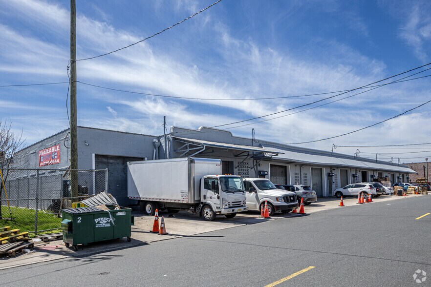 More Photos Of 202-220 Vanderpool St, Newark Warehouse For Lease