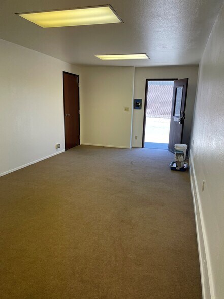 More Photos Of 3031-3057 California Blvd, Napa Warehouse For Lease