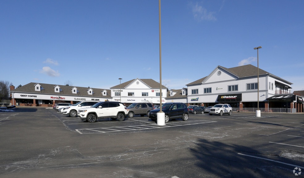 Primary Photo Of 10110-10158 Brooks School Rd, Fishers Restaurant For Lease
