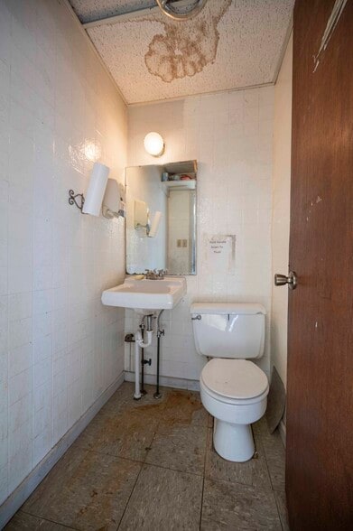More Photos Of 659 N Main St, Woodstock Mixed Retail For Sale