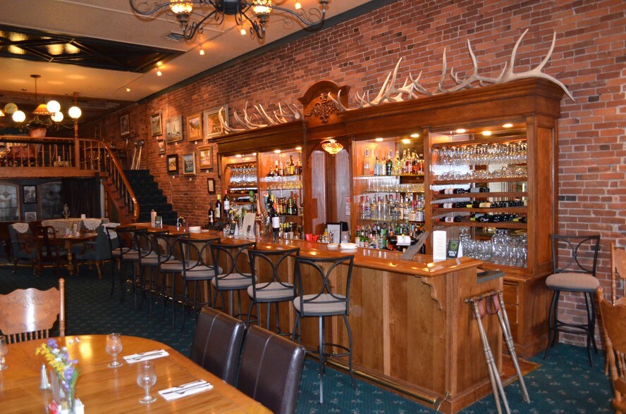 More Photos Of 115 NE Locust St, Oakland Restaurant For Sale