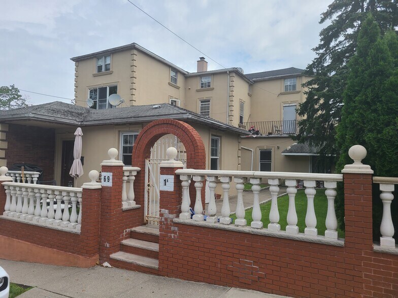 More Photos Of 69 Starbuck St, Staten Island Apartments For Sale