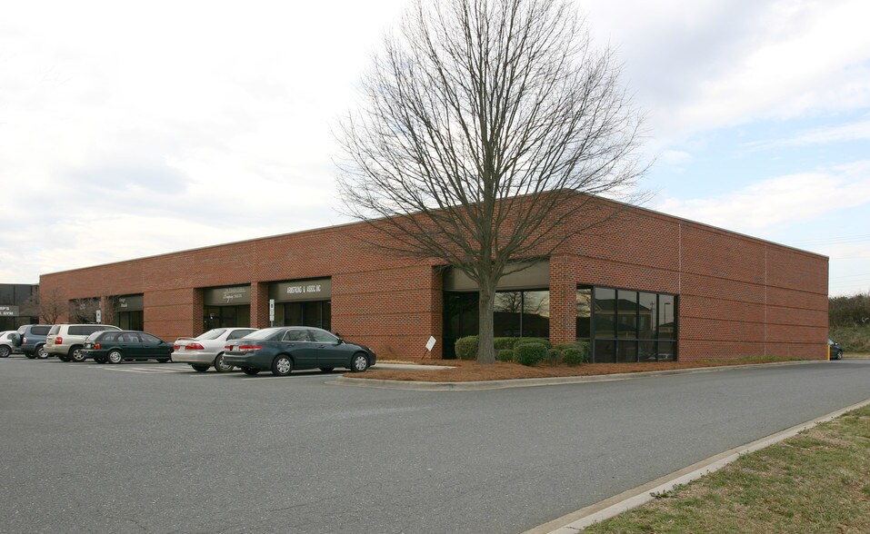 More Photos Of 10100 Park Cedar Dr, Charlotte Light Distribution For Lease