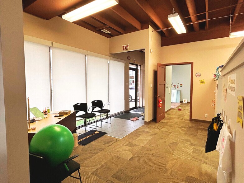 More Photos Of 10525 116 St NW, Edmonton Medical For Lease
