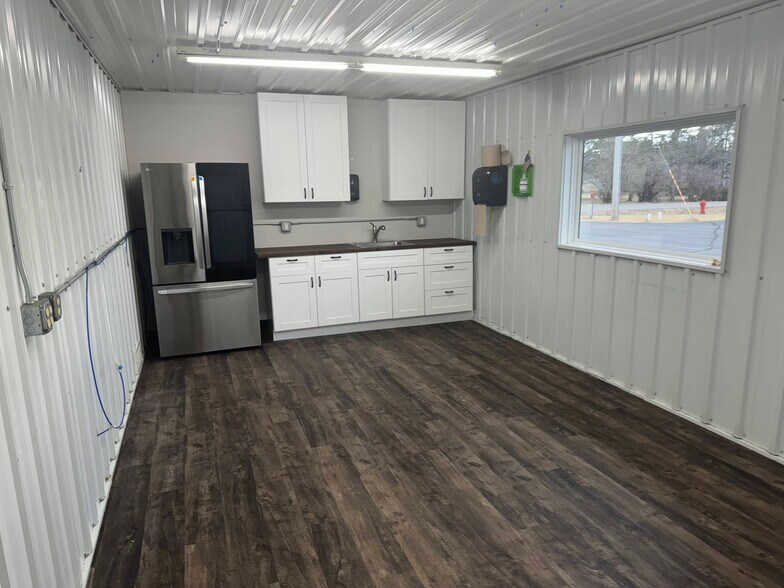 More Photos Of 400 Railroad Ave W, Onamia Flex For Sale