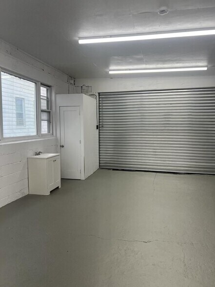 More Photos Of 157 Smith St, Newark Storefront Retail Office For Sale