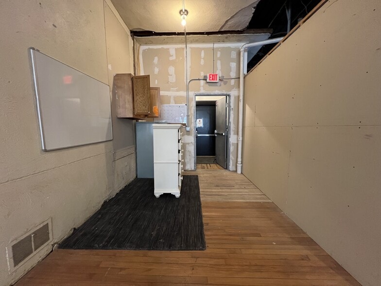 More Photos Of 1708 Logan St, Cincinnati Apartments For Lease