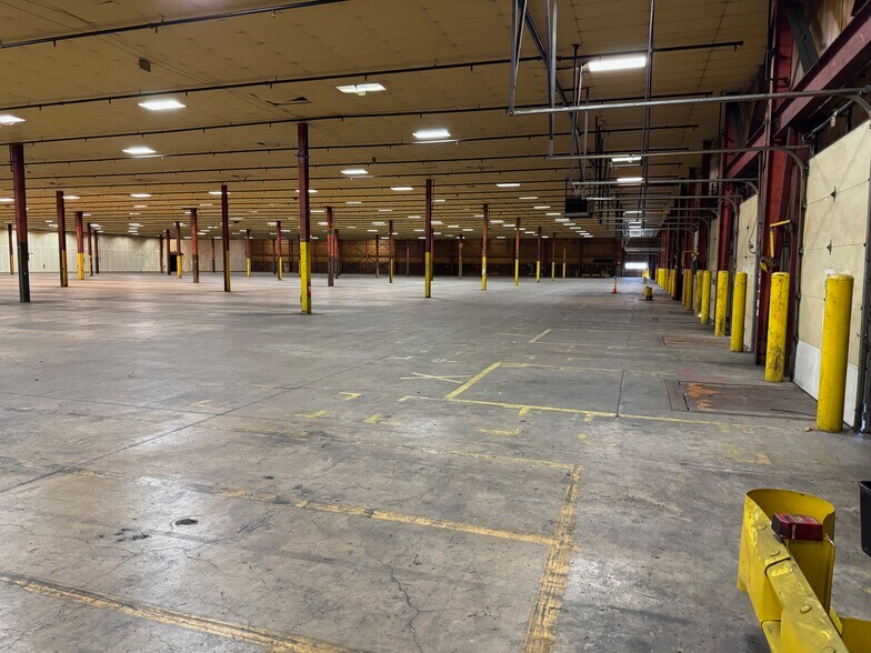 More Photos Of 2700 McDonough Rd, Joliet Manufacturing For Lease