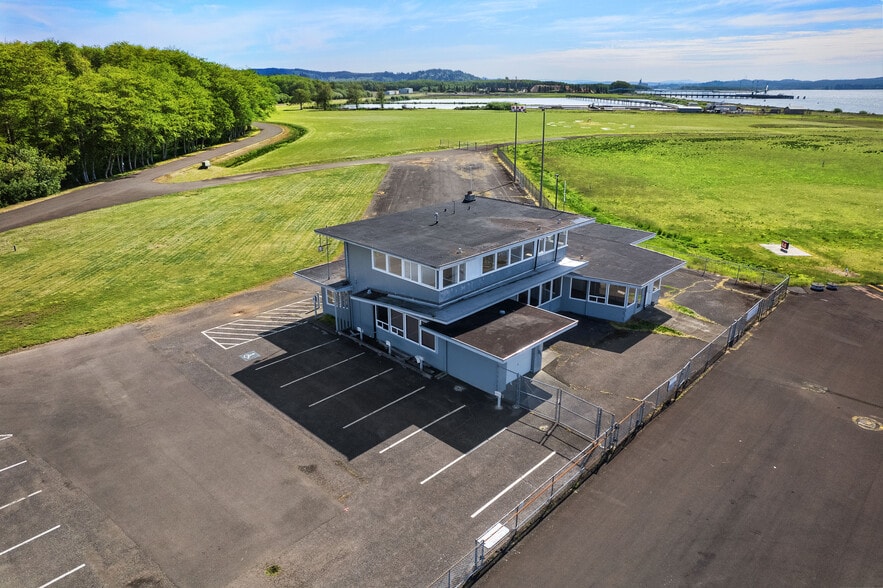 More Photos Of 1300 Airport way, Hoquiam Flex For Lease