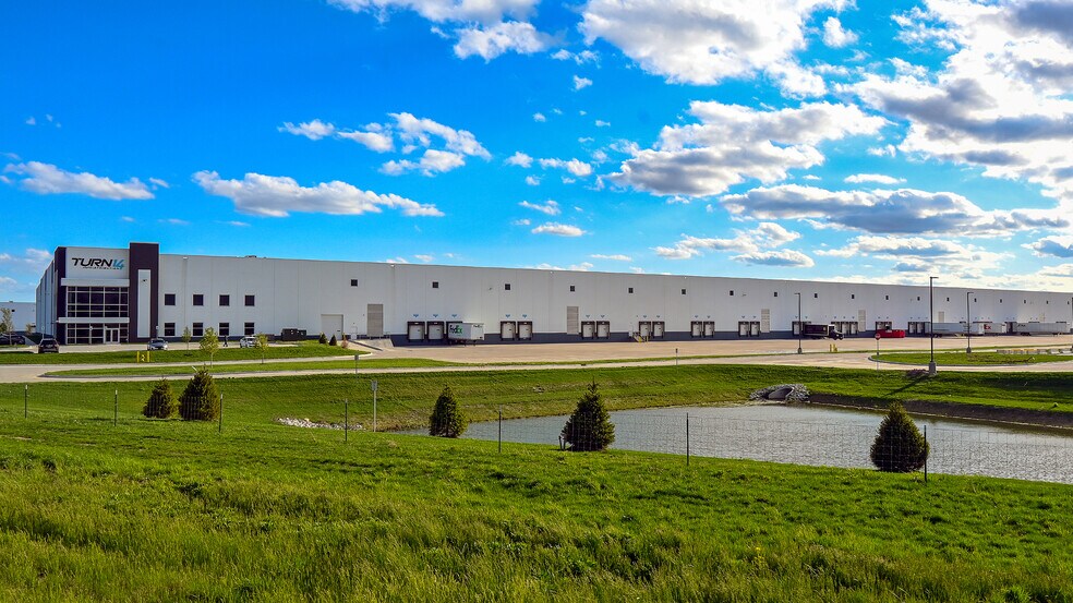 More Photos Of 5789 N Graham Rd, Whiteland Distribution For Lease
