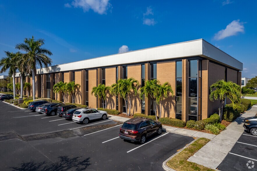 More Photos Of 9500 Koger Blvd N, Saint Petersburg Unknown For Lease